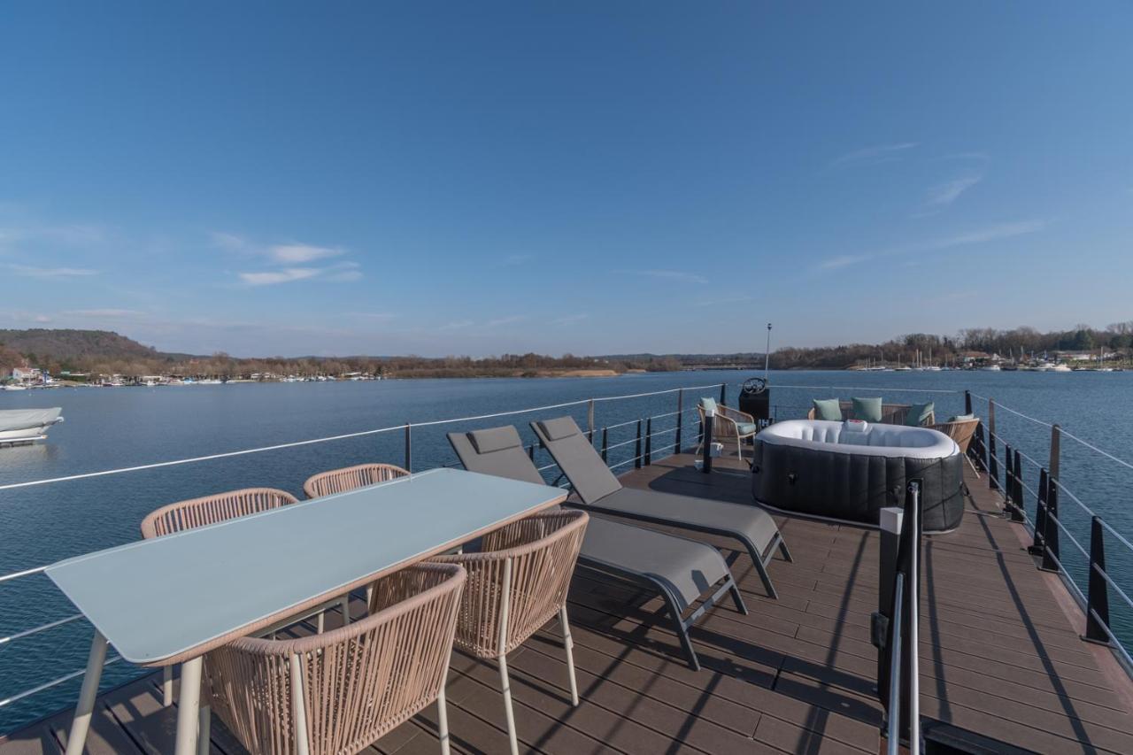 Отель La Dolce Vita House Boat Lisanza Экстерьер фото